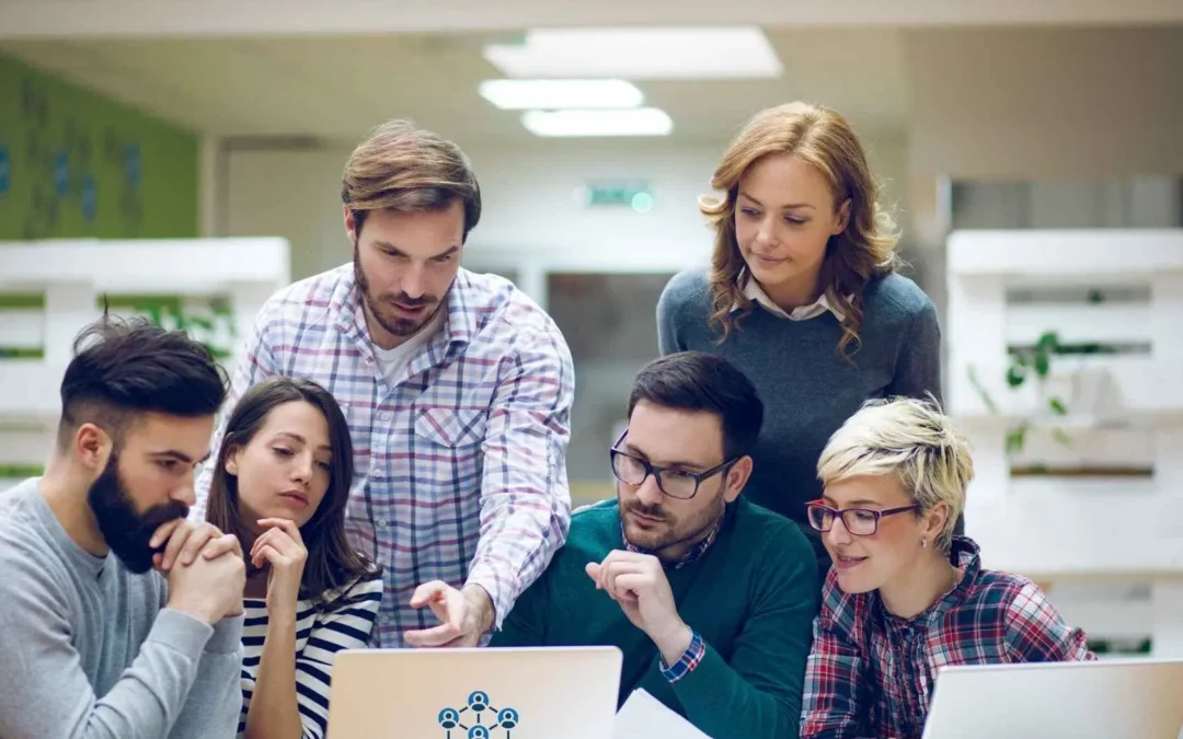 How Customer Management Software Connects Dispersed Teams