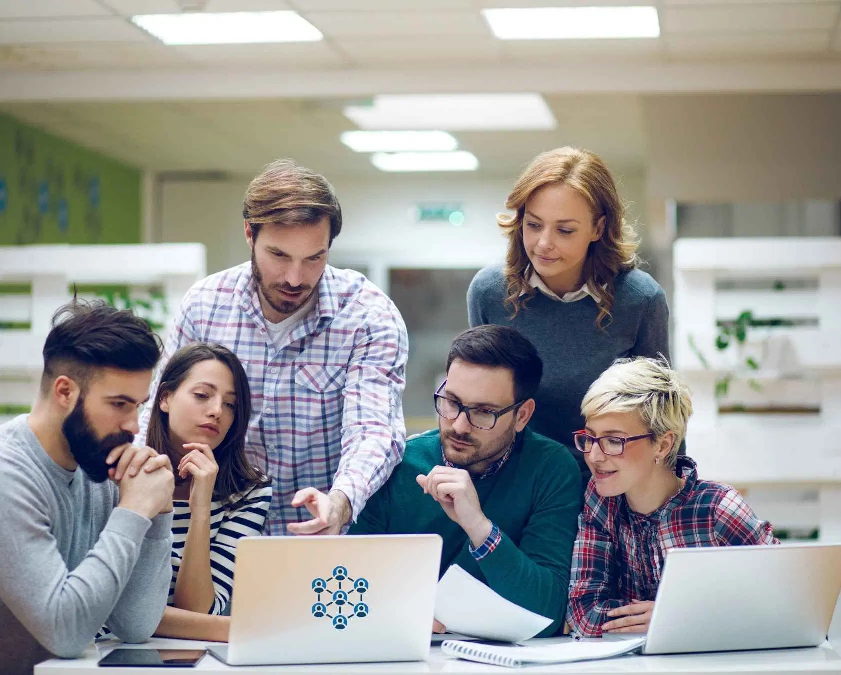 How Customer Management Software Connects Dispersed Teams
